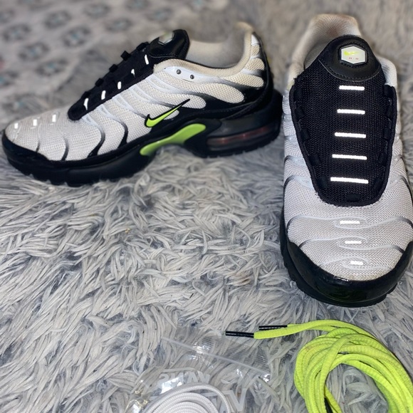 Nike Air Max Plus \'Black Volt\' . 7y, 7 womans, 5 mens.